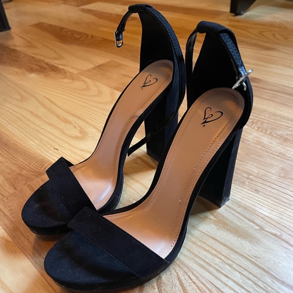 Blank 3in Windsor heels! - Picture 1 of 1